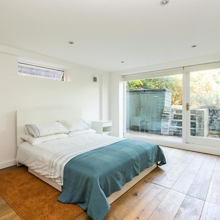 Fantastic 3 Bedroom Flat West Hampstead Лондон Екстер'єр фото