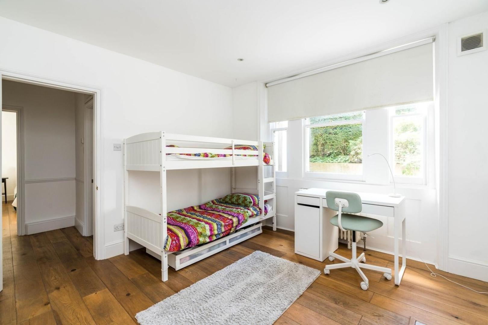 Fantastic 3 Bedroom Flat West Hampstead Лондон Екстер'єр фото