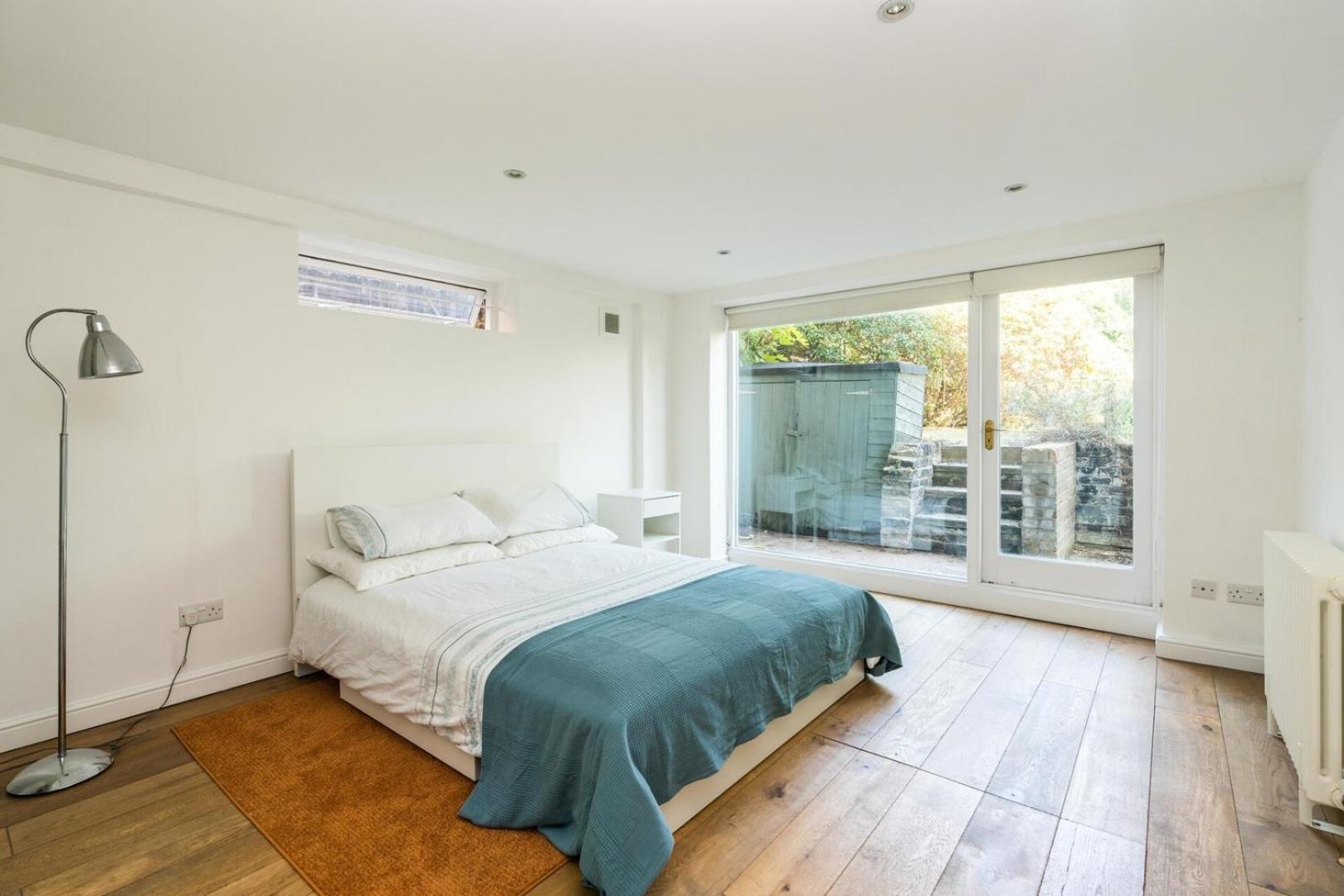 Fantastic 3 Bedroom Flat West Hampstead Лондон Екстер'єр фото