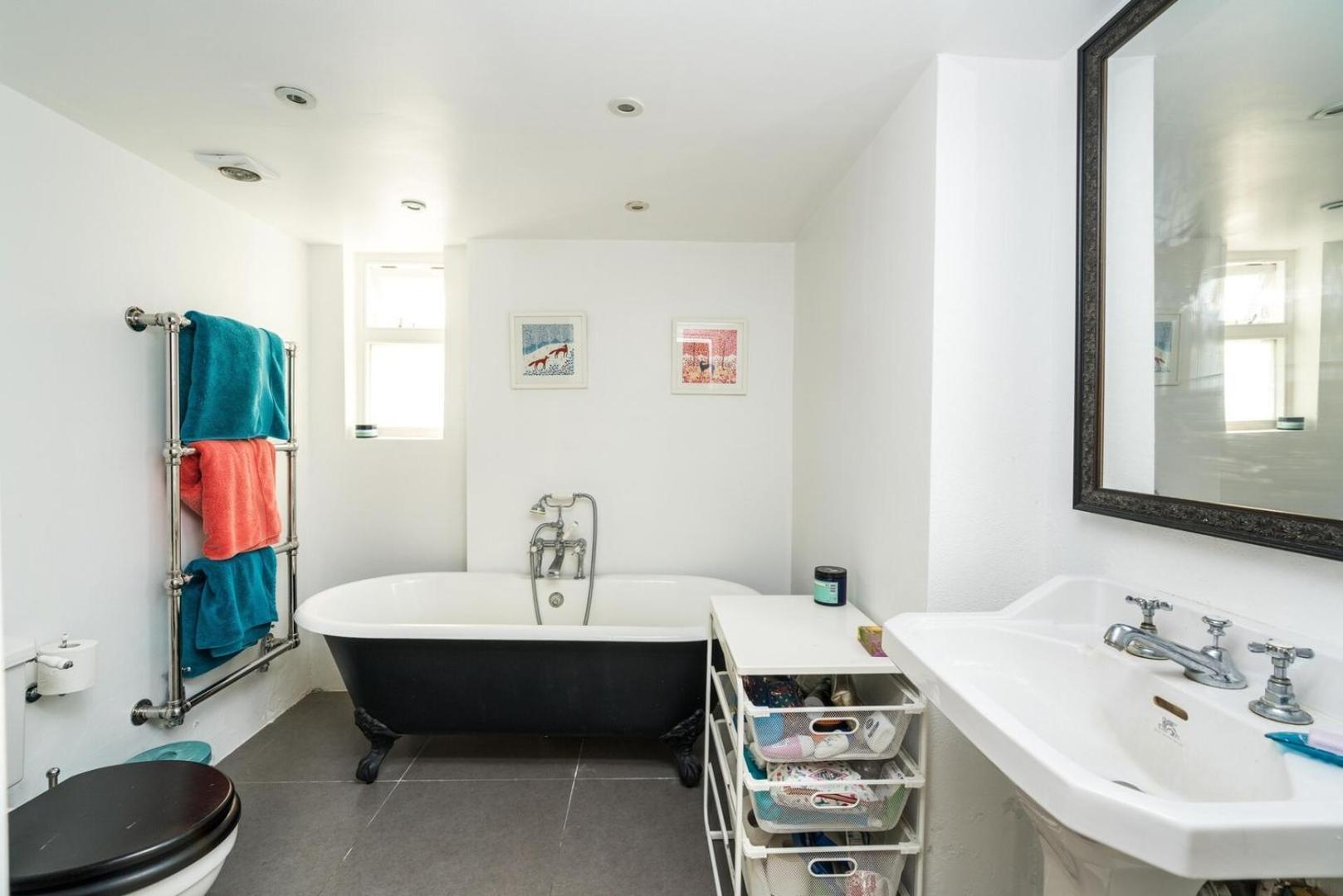 Fantastic 3 Bedroom Flat West Hampstead Лондон Екстер'єр фото