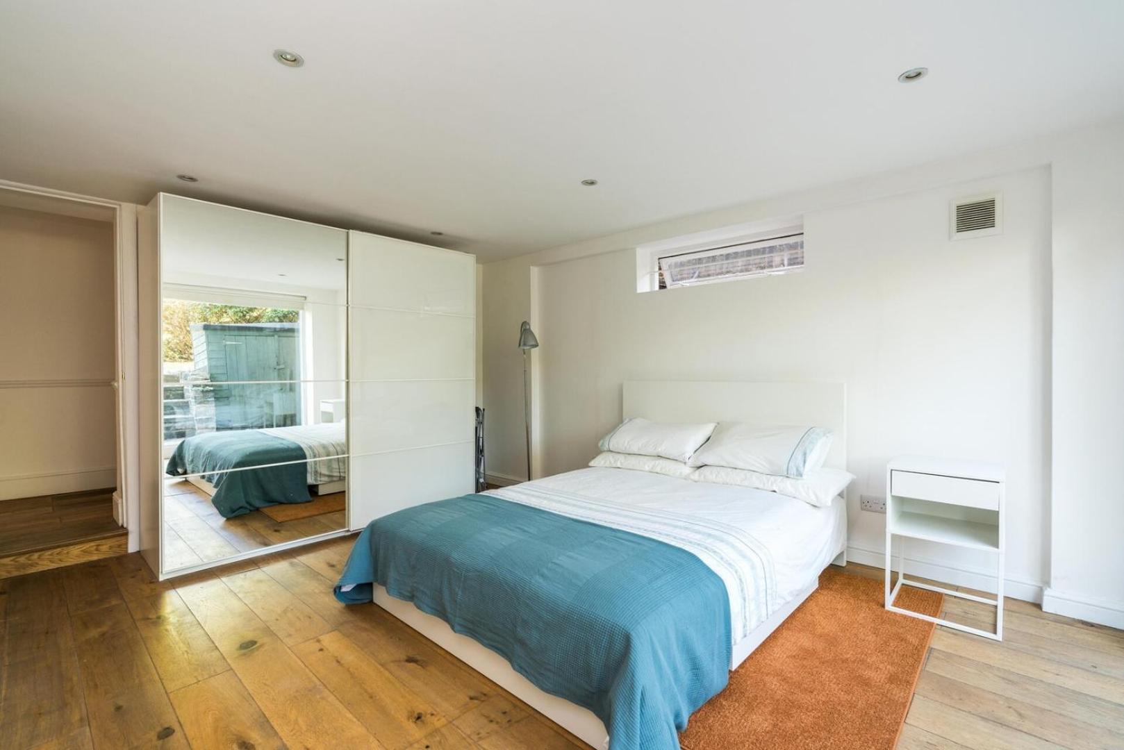 Fantastic 3 Bedroom Flat West Hampstead Лондон Екстер'єр фото