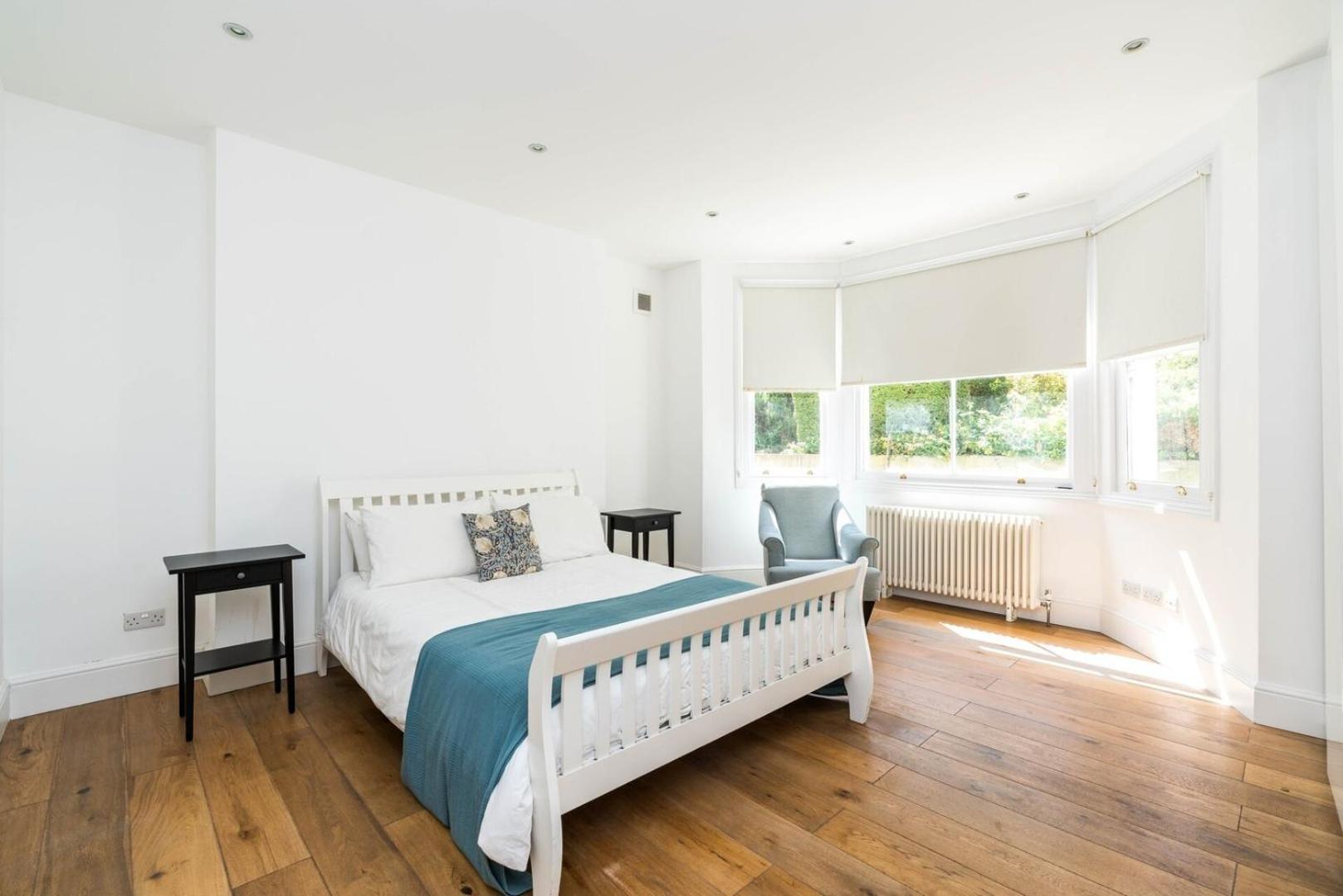 Fantastic 3 Bedroom Flat West Hampstead Лондон Екстер'єр фото