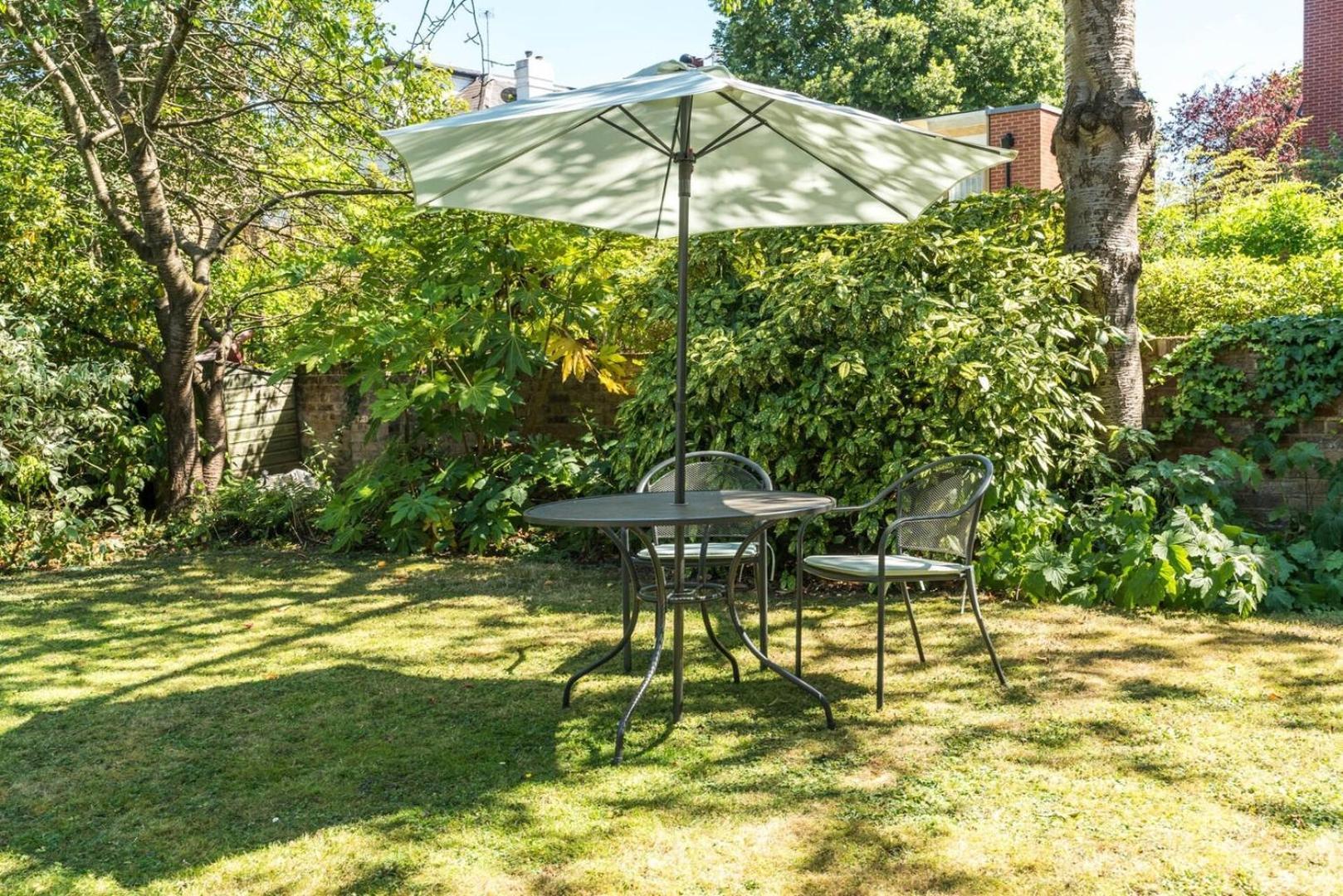 Fantastic 3 Bedroom Flat West Hampstead Лондон Екстер'єр фото