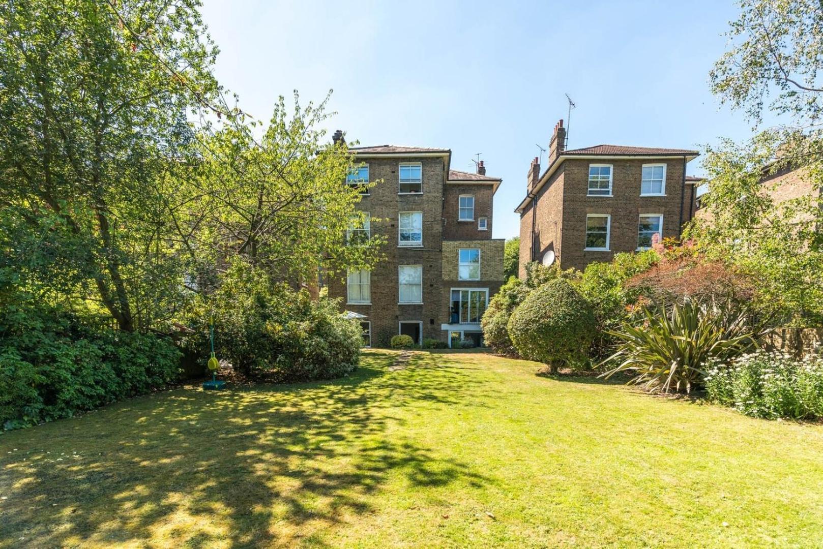 Fantastic 3 Bedroom Flat West Hampstead Лондон Екстер'єр фото