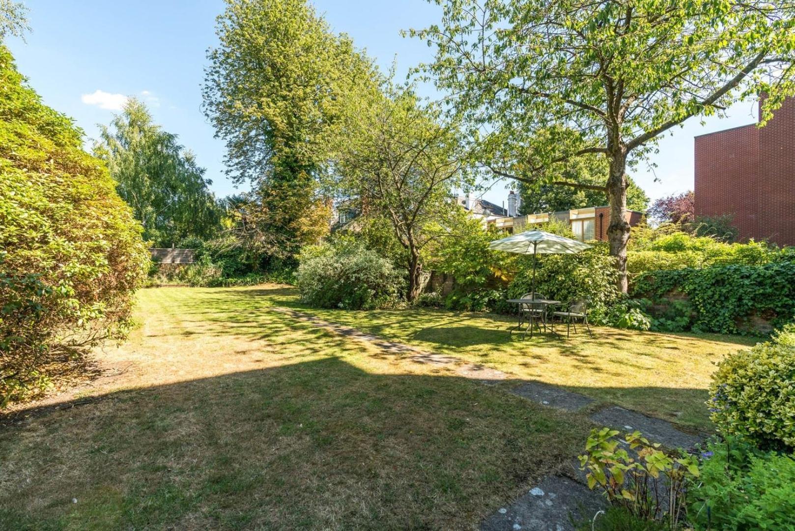 Fantastic 3 Bedroom Flat West Hampstead Лондон Екстер'єр фото